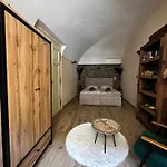 Joe Apartman, Maesiarska , Sukromne Parkovanie