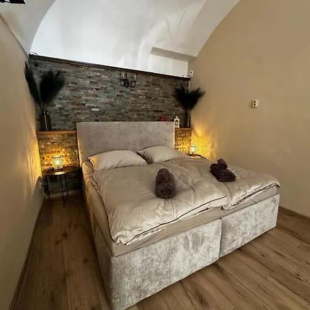 Joe Apartman, Maesiarska , Sukromne Parkovanie