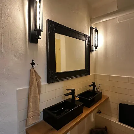 Joe Apartman, Maesiarska , Sukromne Parkovanie